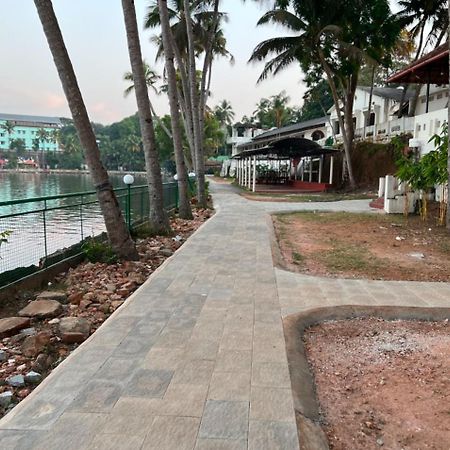 Bed and Breakfast Jaladarshini Lakeside Gardens Коллам Экстерьер фото