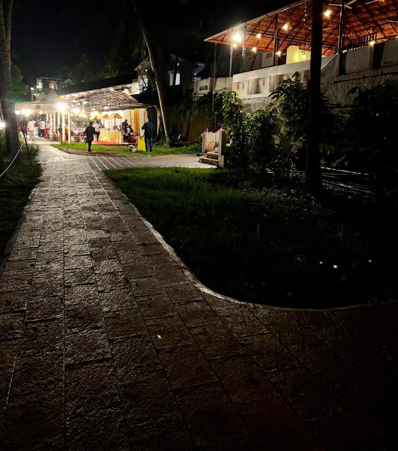 Bed and Breakfast Jaladarshini Lakeside Gardens Коллам Экстерьер фото