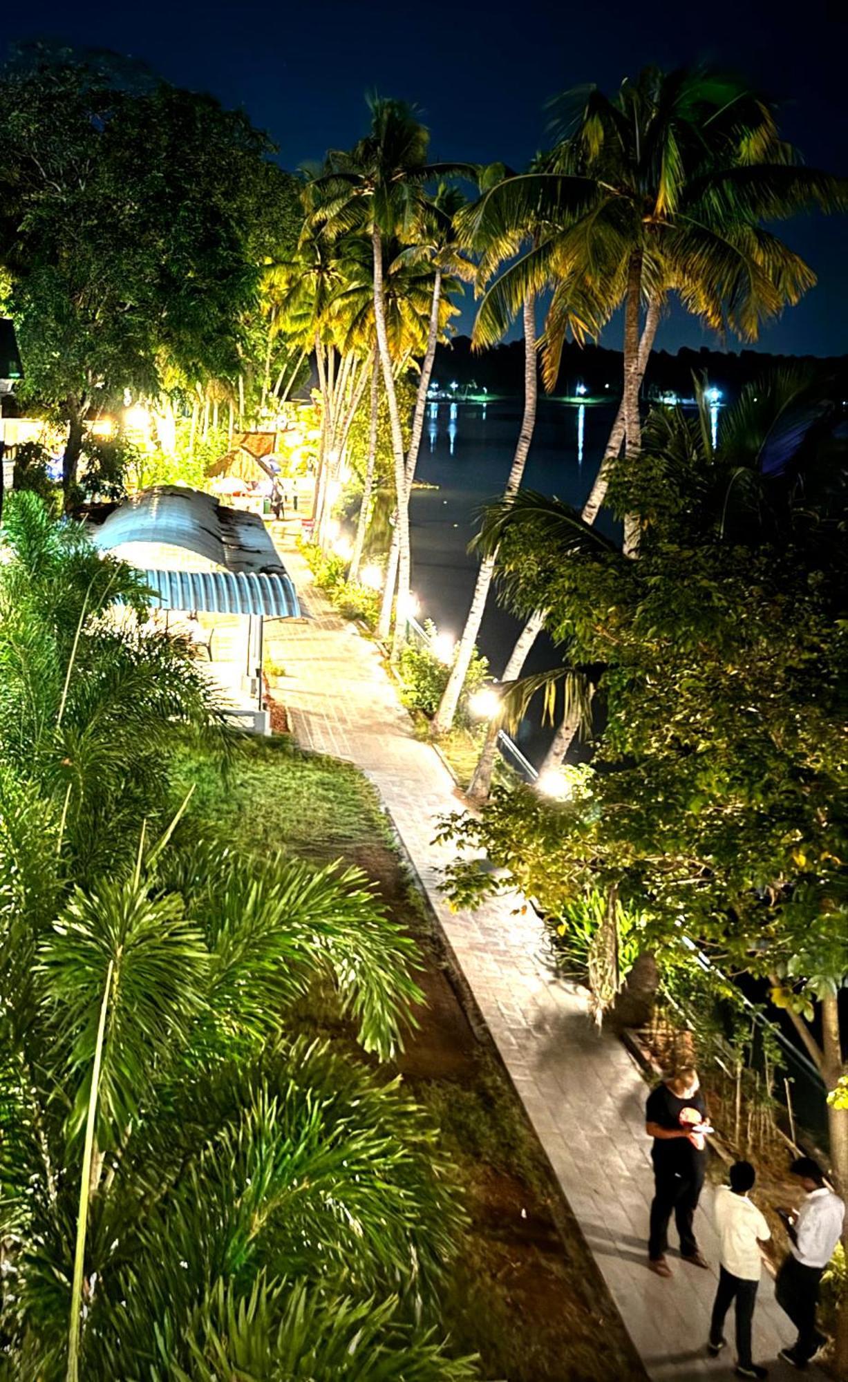Bed and Breakfast Jaladarshini Lakeside Gardens Коллам Экстерьер фото